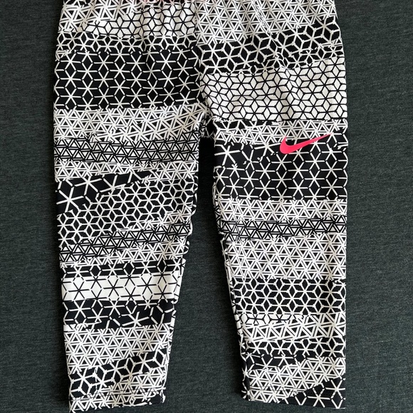 NWT Nike Dry Little Girls' Sport Essentials Leggings Geometric Pattern Size 6 - Picture 4 of 10